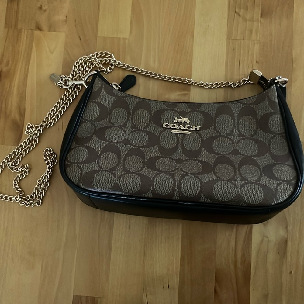 Coach Teri shoulder bag w/ Coach brand gold chain & additional original chain